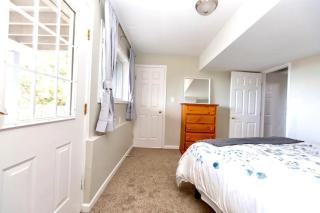 STUNNING HOME WITH AMAZING VIEWS NEAR THE CITY - Victoria - 2
