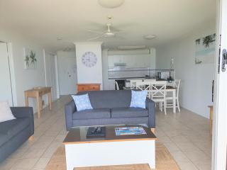 Pacific Surf Absolute Beachfront Apartments - Gold Coast - 3