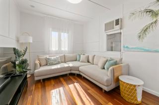 Entire Beach House on Bribie Island - 5