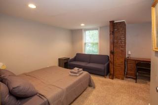 Light and Bright Renovated Farmhouse in the City - Pittsburgh - 1