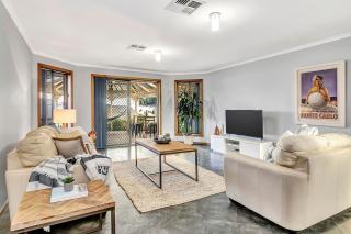 Laidback Seaford Family Retreat 200m from Beach - 9