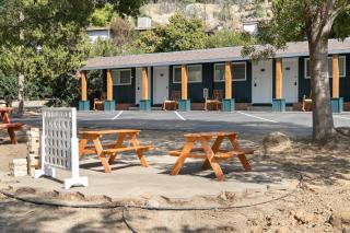 The Belle Sequoia Motel RM9 - Three Rivers - 3