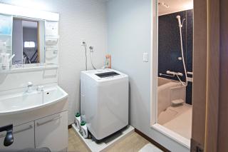 ＠Home天下茶屋３F〜駅まで徒歩5分・最大6人・グループ旅行最適＊浴室＋トイレ＋洗面所＊2 - 4