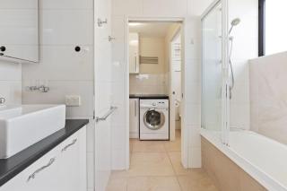 Eastbourne U6 80 Esplanade Golden Beach - Caloundra - 3