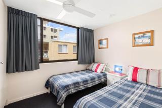 Eastbourne U6 80 Esplanade Golden Beach - Caloundra - 2