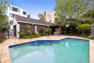 Eastbourne U6 80 Esplanade Golden Beach - Caloundra - 1