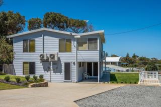 Seaclusion Cottage - Modern renovated beach house - Guilderton - 0