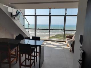 Vista EXPLENDIDA MAR, duplex na cobertura, ilha do amor Barra Home Stay - 0