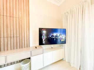 202 Ansam Studio with Stunning Pool View - Abu Dhabi - 7