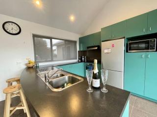 Great Ocean Views Torquay - 4