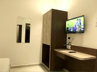 Hotel Majestic - Ulhasnagar - 7
