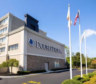 DoubleTree by Hilton Tinton Falls-Eatontown - 0
