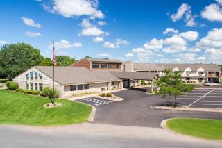AmericInn by Wyndham Eau Claire - Eau Claire - 8