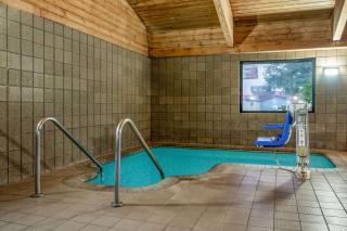 AmericInn by Wyndham Eau Claire - Eau Claire - 3