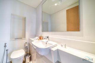 Polished 3BR with Assistant Room at Harbour Views Tower 1 Dubai Creek Harbour by Deluxe Holiday Homes - Dubai - 1