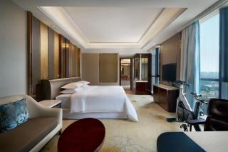 Sheraton Grand Zhengzhou Hotel - 1