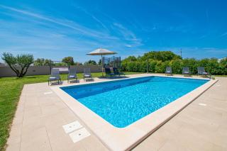 Villa Enjoy mit privatem Pool, by Istrabook - Pula - 8