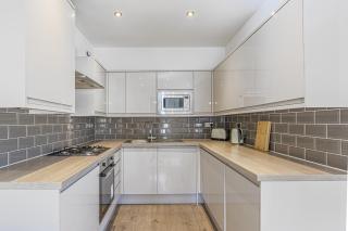 Spacious 3-Bed Apartments in the Heart of Bromley Modern Comfort & Convenience - 4