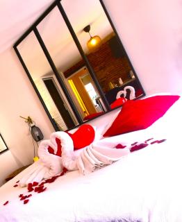 Appartement jacuzzi privatif : Urban Love - Verneuil d’Avre et d’Iton - 2