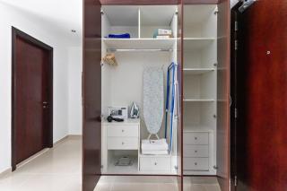 StoneTree - Cozy Studio in DEC Tower - Dubai Marina - Dubai - 3
