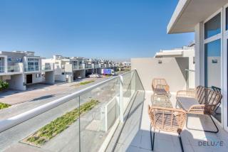 Restful 3BR Townhouse at DAMAC Hills 2 Dubailand by Deluxe Holiday Homes - Dubai - 5