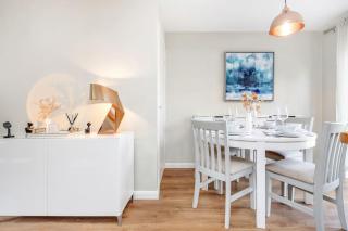 Stylish 3 Bed Sunningdale Center - Parking - LONG STAY discount - 6