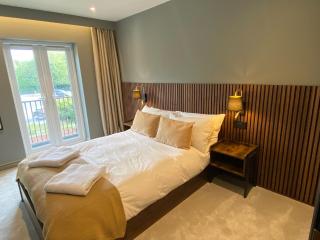 Luxury 2 Bedroom Apartment w/ Free Parking - York - 5