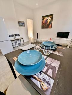 Magnifique T2 refait à neuf - Calme & Tout Equipé avec Parking - Grenoble - 0