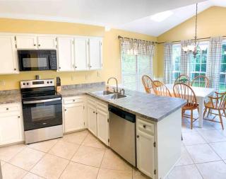 *Spacious King Suite- central to Duke/UNC/Airport - Durham - 9