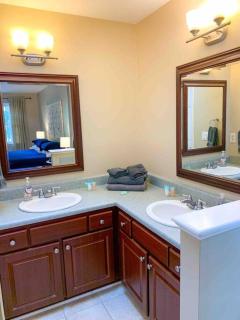 *Spacious King Suite- central to Duke/UNC/Airport - Durham - 7