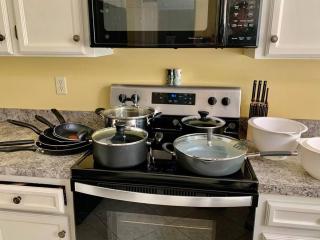 *Spacious King Suite- central to Duke/UNC/Airport - Durham - 6