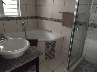 Illovo Views Holiday Apartment - Kingsburgh - 1