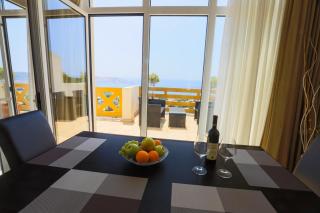 Berg Apartments - Bar - 9