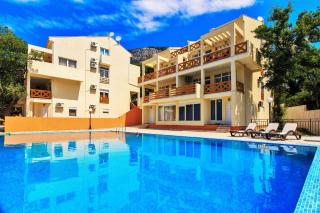 Berg Apartments - Bar - 8