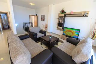 Berg Apartments - Bar - 7