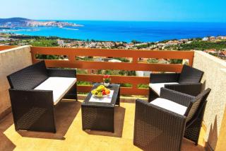 Berg Apartments - Bar - 6