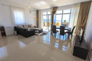 Berg Apartments - Bar - 4