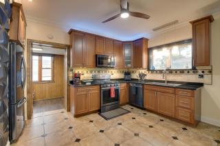 13 Mi to Dtwn Chicago Maywood Home with Fireplace - 4