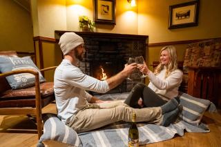 Johnston Canyon Lodge & Bungalows - 3