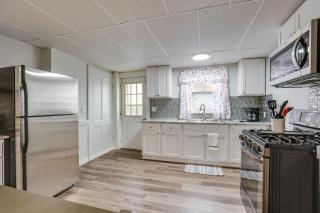 Central Auburn Apartment w/ Porch: Pets Welcome! - 1