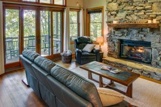Mtn-View Condo with Screened Porch in Burnsville! - Burnsville - 0