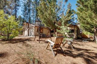 Butter Bear Lodge - The best of what Big Bear Lake has to offer with Hot Tub and Shuffleboard! - Big Bear Lake - 0