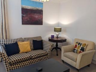 Quirky Coach House - 6