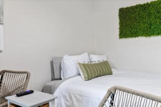 Unit 6: Sleek and modern 1 bedroom - 5