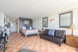 HBR Direct Oceanfront Condo, Daytona Beach, sleeps 4 - Daytona Beach - 1