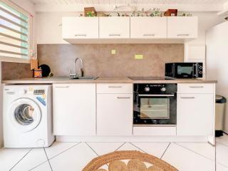 Plage 37 Orient Bay beach front with pool access - 4