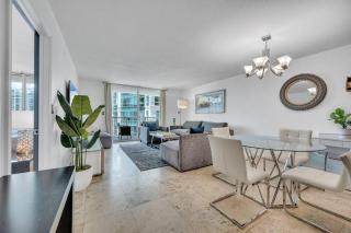Iconic 1BR HighRise Condo Brickell-FreeParking - Miami - 9