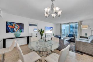 Iconic 1BR HighRise Condo Brickell-FreeParking - Miami - 6