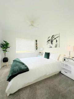 Luxury Modern Pool House close to theme parks Four Bedrooms - Kissimmee - 2