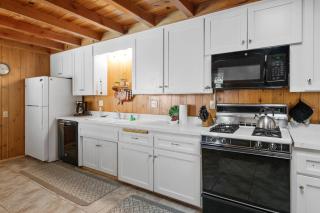 Kapers - Located in a beautiful quiet area of Big Bear Lake, walking distance to Snow Summit! - 5